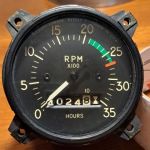 Indicador de RPM e Horímetro - Cessna 172  |  Aviônicos